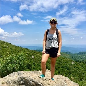 Meet your Posher, Jennifer